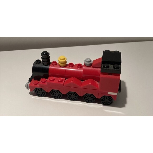 LEGO Harry Potter: Mini Hogwarts Express (40028) Complete With Booklet - Picture 5 of 11